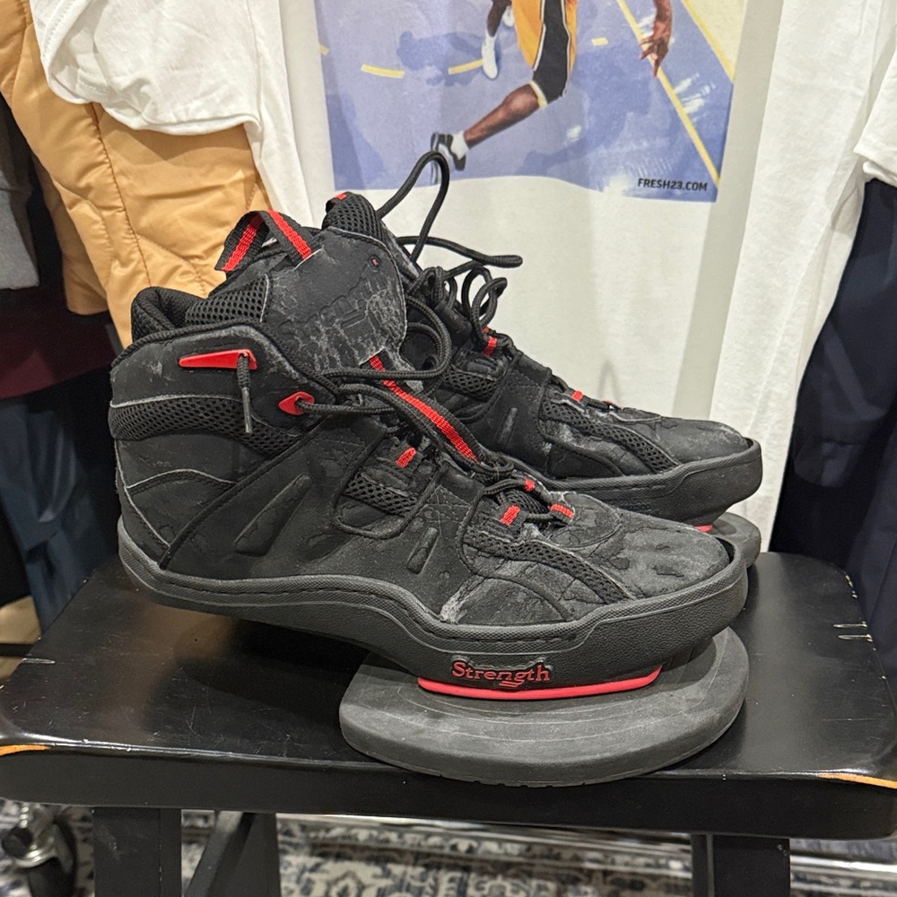 Strength Shoes - sz 12 - Pre-Loved